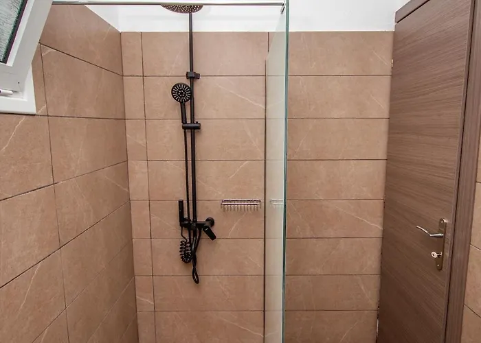 Paschalis Apartament *